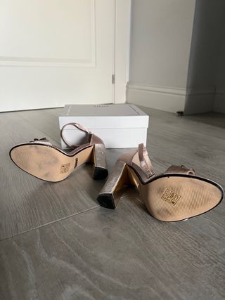 Sandalias joya fiesta color champán oro tacón 38