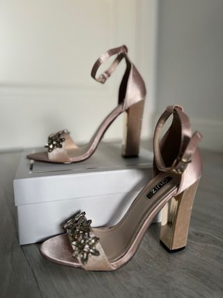 Sandalias joya fiesta color champán oro tacón 38