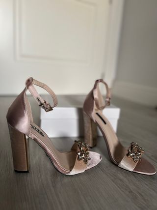 Sandalias joya fiesta color champán oro tacón 38