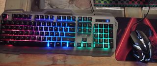 Teclado y ratón con luces + alfombrilla
