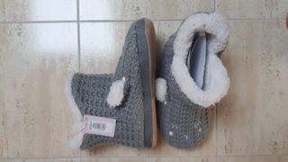 NUEVAS: Zapatillas-bota casa n° 35-36