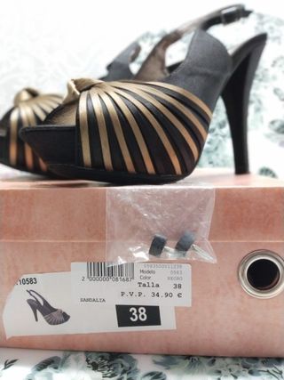 Sandalia/zapato abierto negro y beige nº 38