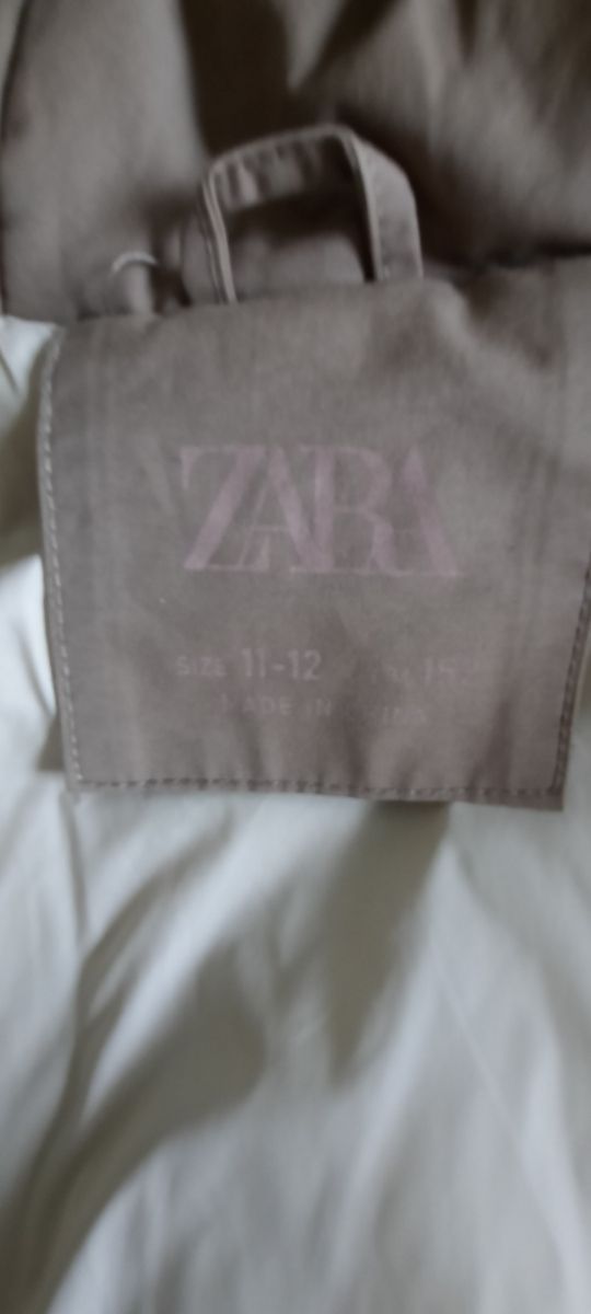 Abrigo Parka para niña.  Talla 11-12, de Zara.