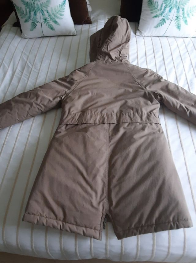 Abrigo Parka para niña.  Talla 11-12, de Zara.