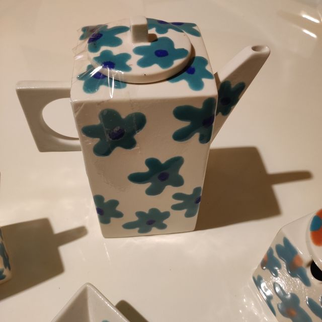 juego de cafe. Con azucarero  y fuente pequeña