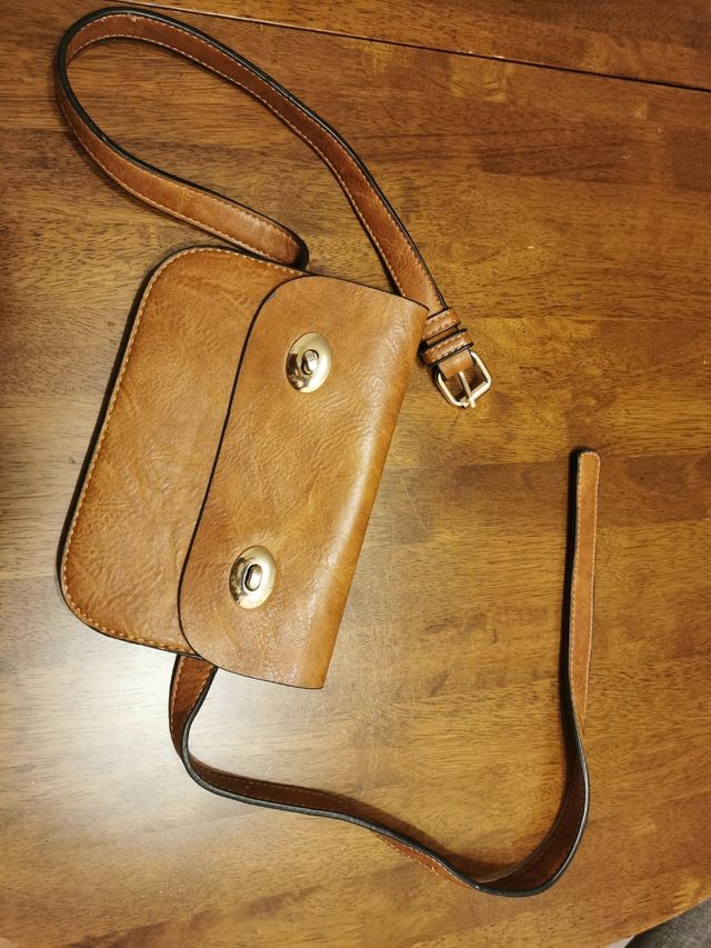 Riñonera de cuero vegano