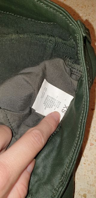 Pantalones verdes encerados