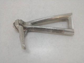 ESTRIBERA TRASERA IZQ. Yamaha R6 2005