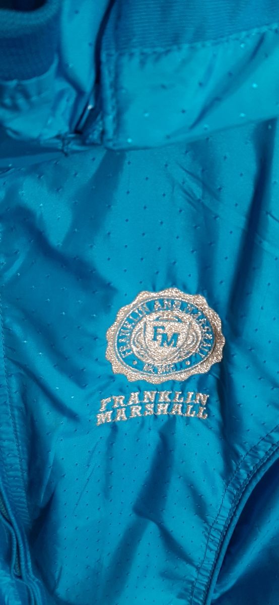 Chaqueta tipo impermeable