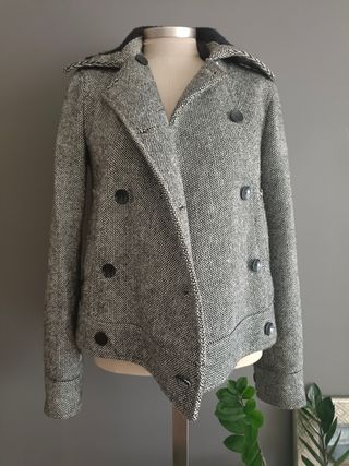 Abrigo/Cazadora Gris y Negra de Zara