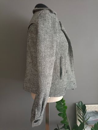 Abrigo/Cazadora Gris y Negra de Zara