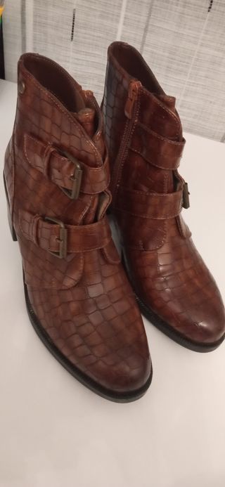 botines piel cocodrilo