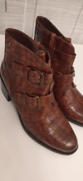 botines piel cocodrilo