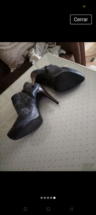 Botines de piel  marca Lodi 