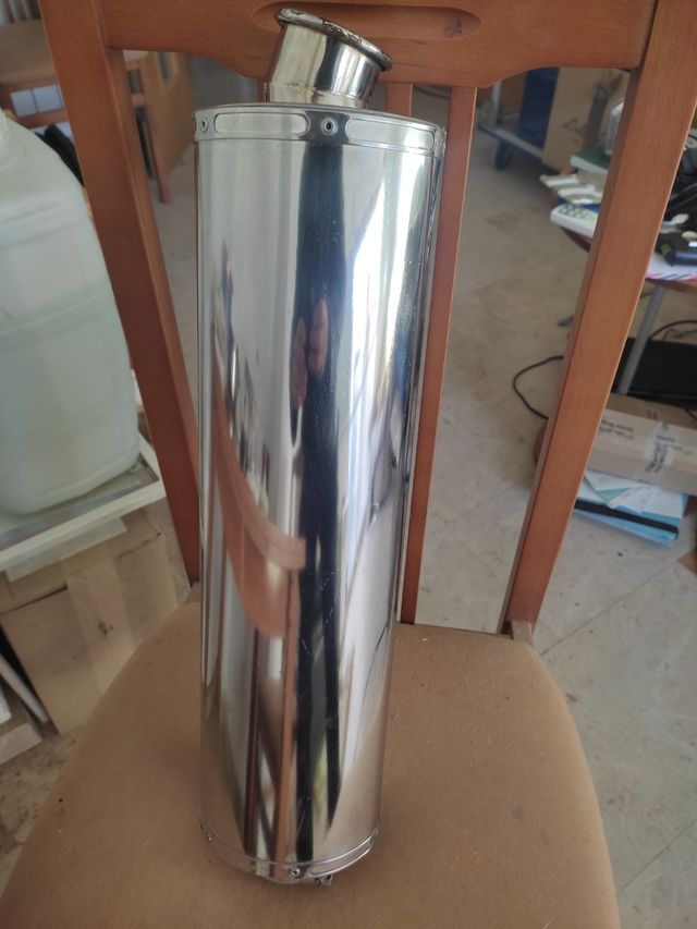 ESCAPE DE COMPETICIÓN EXHAUST CARBON CAN CO.