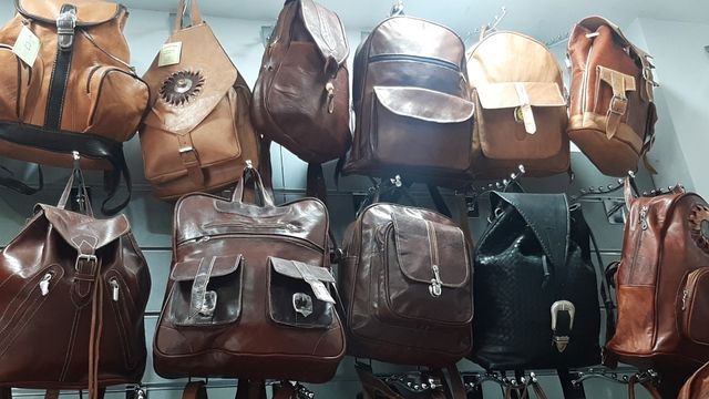 mochilas de cuero auténtico artesanía marroqui