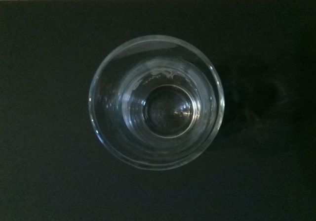 Vaso inglese vintage in vetro con peonie