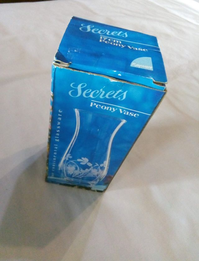 Vaso inglese vintage in vetro con peonie