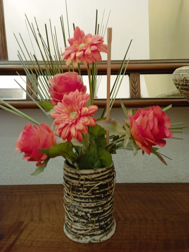 Conjunto de lámpara, florero y reloj .