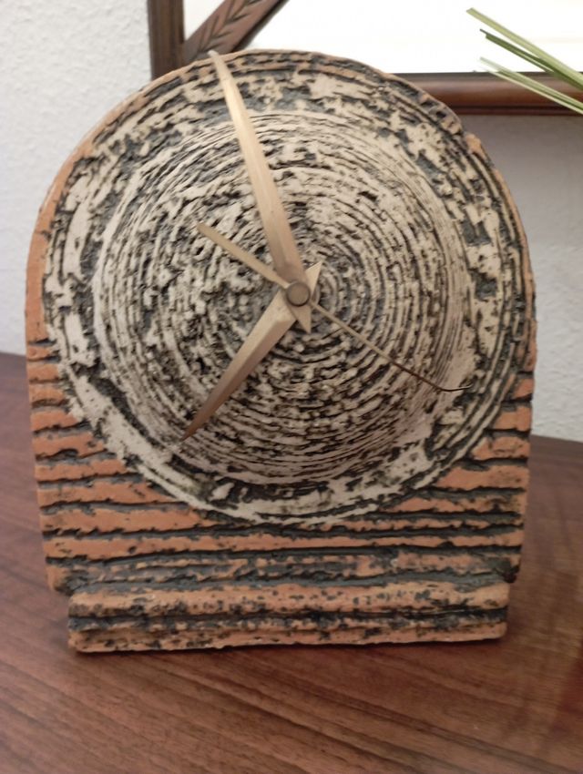 Conjunto de lámpara, florero y reloj .