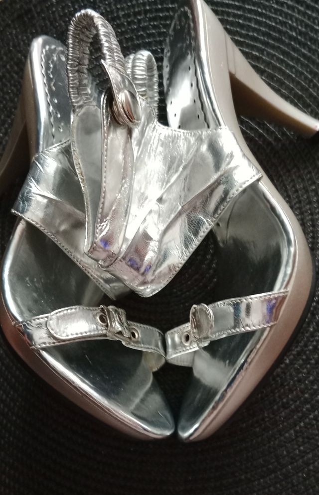 sandalias plateadas nuevas a estrenar 