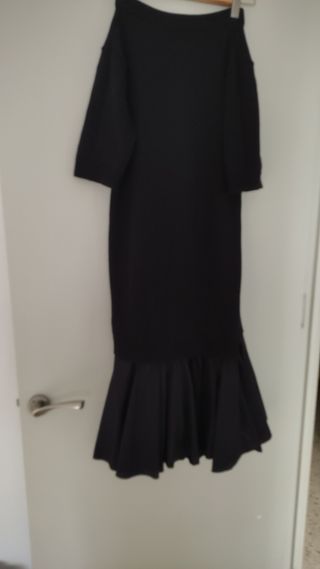 Vestido negro marca Cos