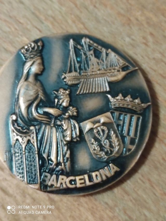 medalla de bronce de la virgen Montserrat