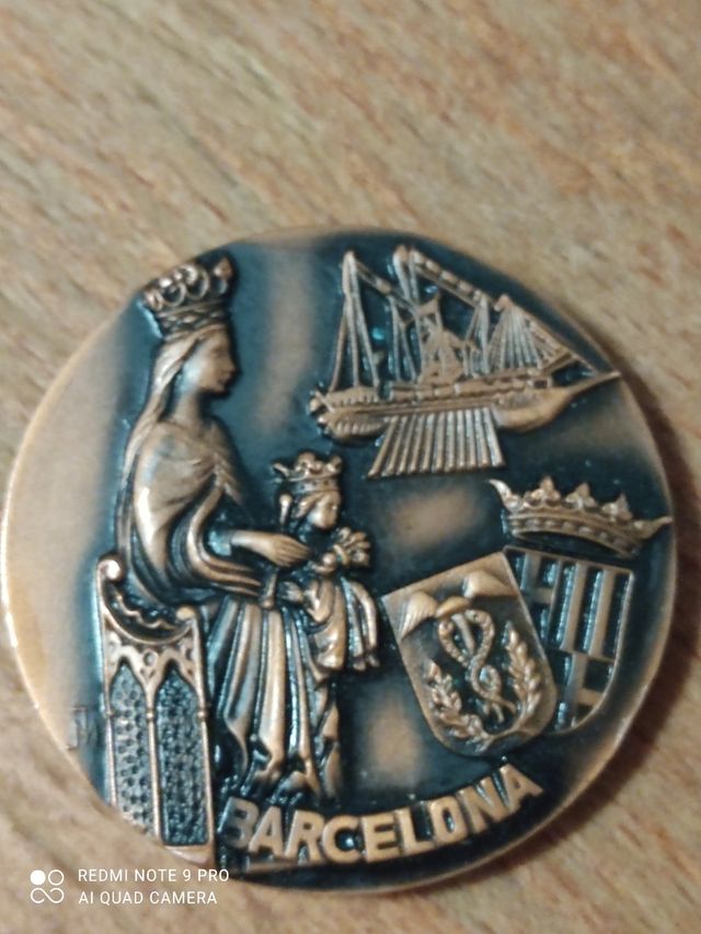 medalla de bronce de la virgen Montserrat
