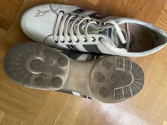 Deportivas de piel en perfecto estado