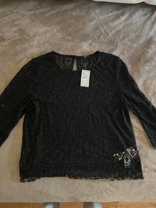 Blusa de encaje negra