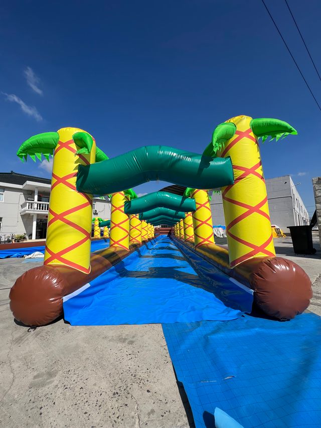 GRAN DESLIZADOR HINCHABLE 50 METROS PVC