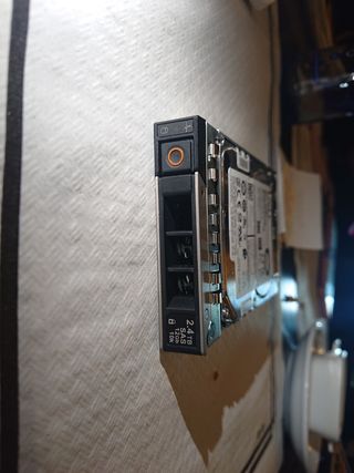 disco duro 2.5" 2.4tb de capacidad 