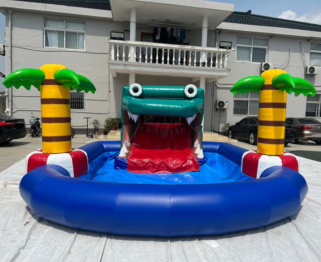 PISCINA Y TOBOGÁN HINCHABLE COCODRILO 7X4,8 metros