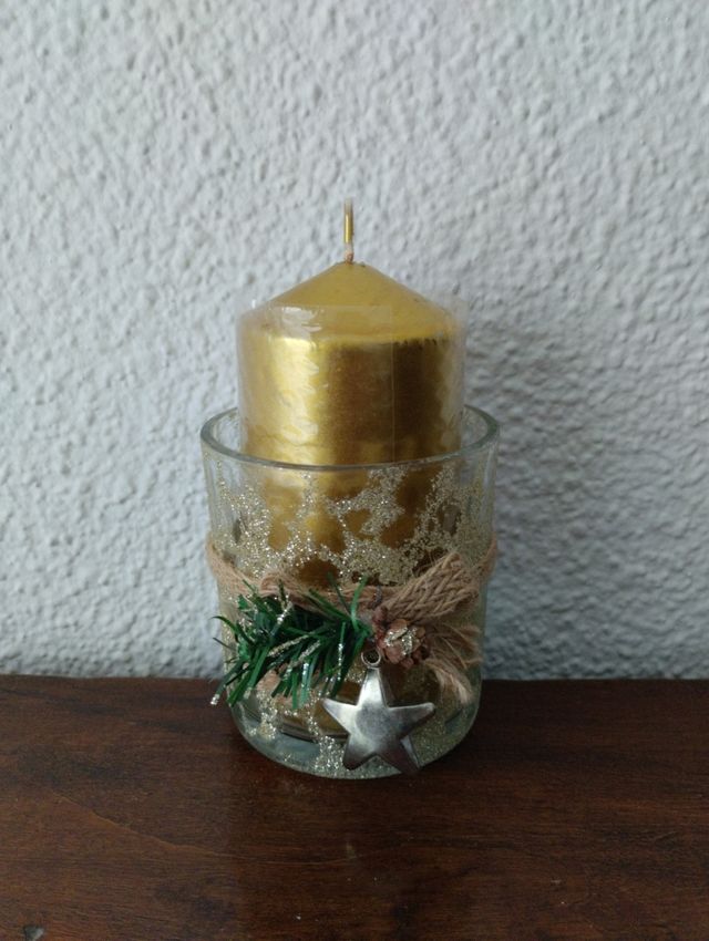 portavelas cristal con vela dorados