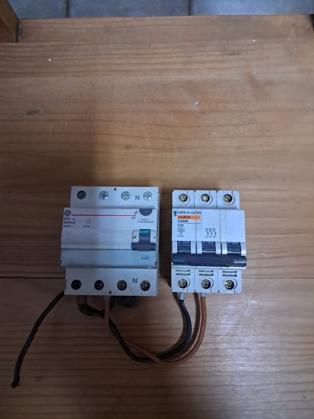 Diferenciales y magnetos trifasicos.-