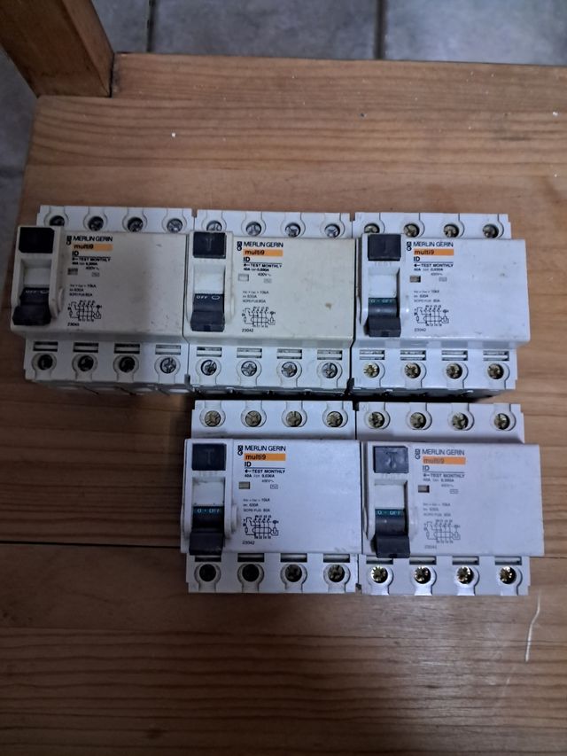 Diferenciales y magnetos trifasicos.-