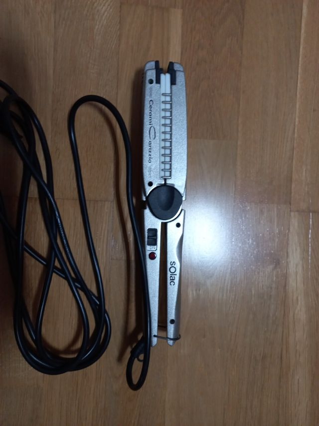 Plancha de pelo Solac.