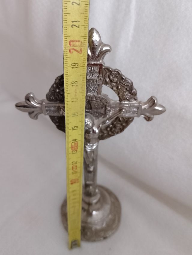 Antiguas Cruces Altar.