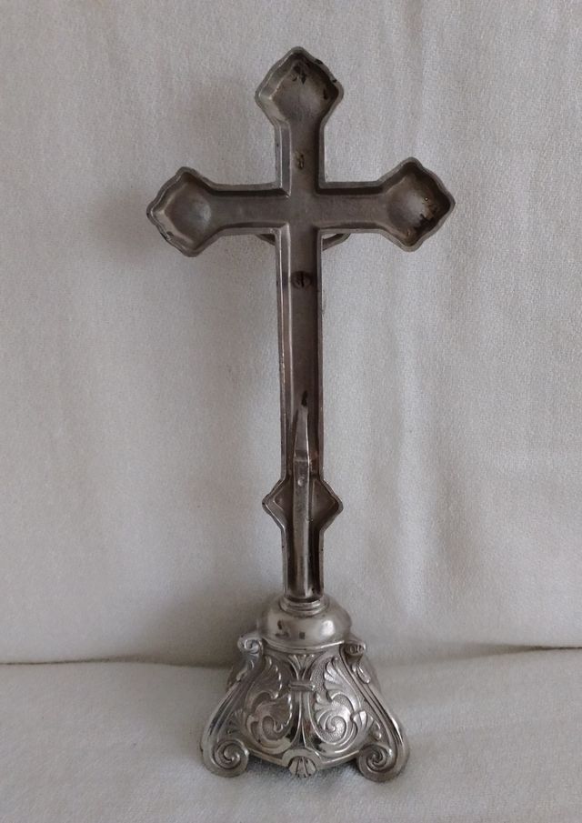 Antiguas Cruces Altar.