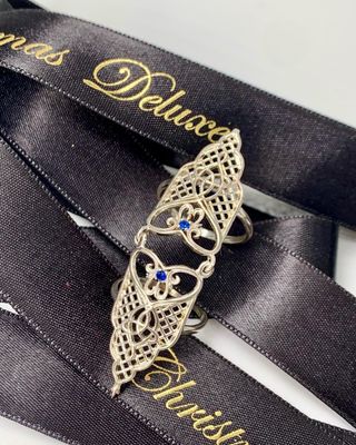 Elegante anillo de plata