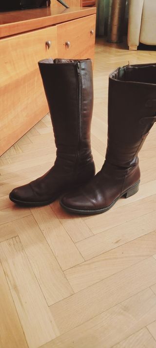 Botas altas de piel marrón 