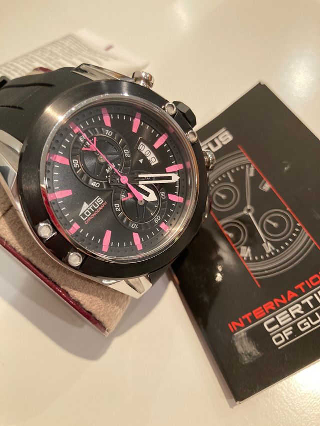 Reloj Lotus de hombre. Negro y rosa
