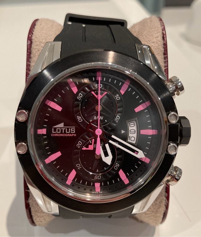 Reloj Lotus de hombre. Negro y rosa