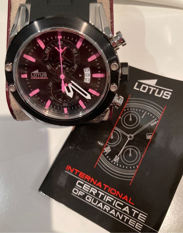Reloj Lotus de hombre. Negro y rosa