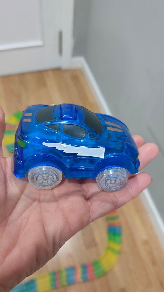 PISTA DESMONTABLE CON COCHE A PILAS