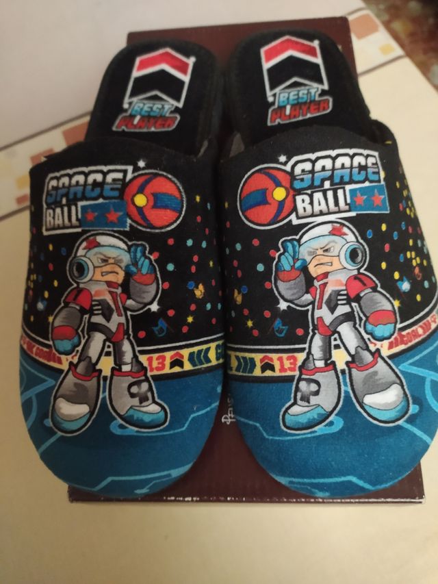 Zapatillas casa niño vulladi 37 SIN ESTRENAR