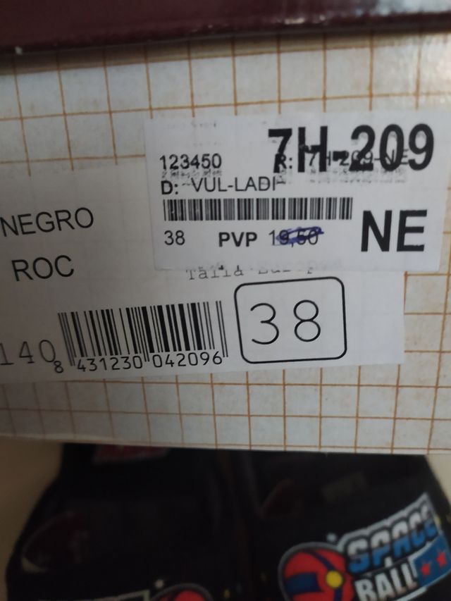 Zapatillas casa niño vulladi 37 SIN ESTRENAR