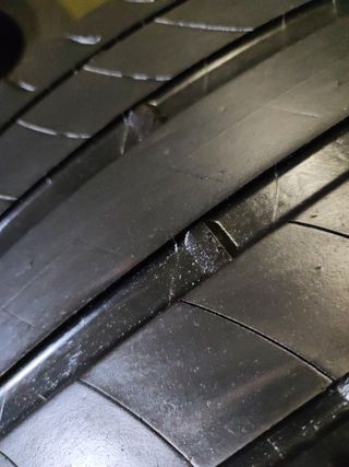 4)235/50R17 96W 