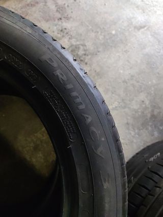 4)235/50R17 96W 