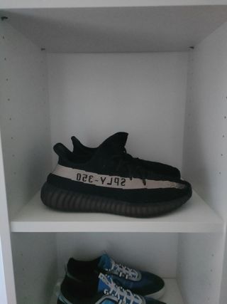 Yeezy 350 v2 oreo
